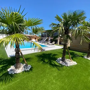 Maison d'hôtes Avec Piscine Commune, Grieges